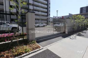駐車場出入り口（敷地北東側）