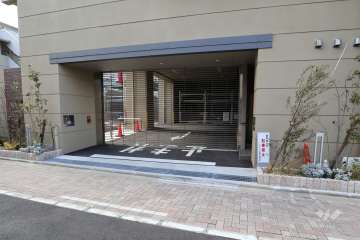 駐車場の出入口(リングシャッター付き)