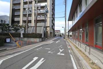 敷地東側の前面道路