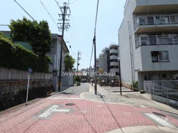 敷地南東側の前面道路