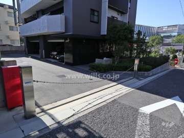 敷地内駐車場（屋外機械式・屋内平面式）の出入り口