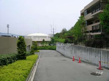敷地の東側は、千里緑地になっています