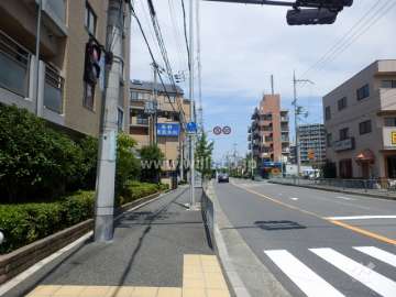 敷地東側の前面道路