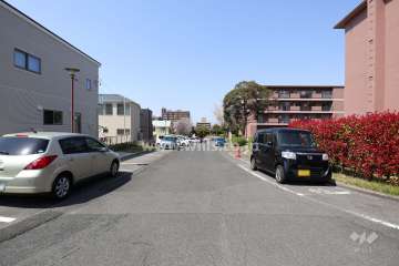 敷地内駐車場（屋外平面式）と敷地内通路