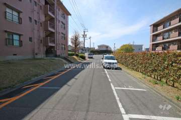 敷地北側の前面道路（東側から）