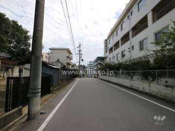 敷地北側の前面道路