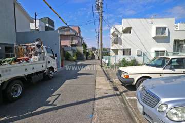 敷地南側の前面道路