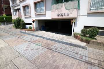 駐車場出入り口