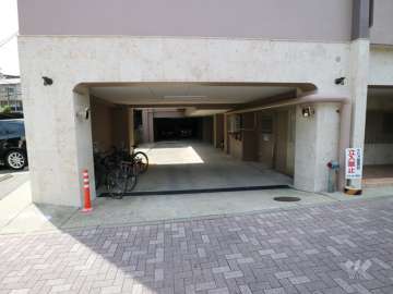 駐車場出入り口