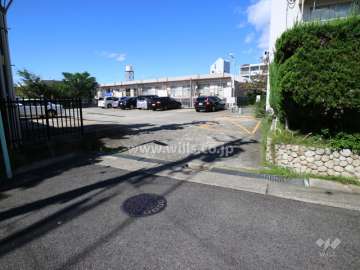駐車場出入り口