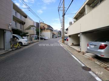敷地南側の前面道路