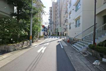敷地北側の前面道路