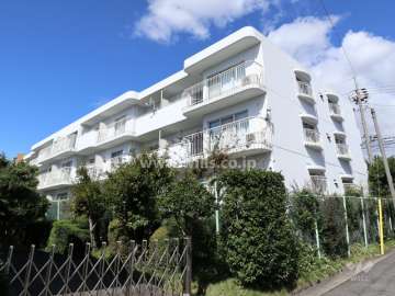 城山マンションの外観（南東側から）