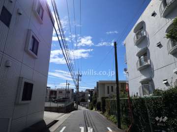 敷地の東側前面道路（北側から）