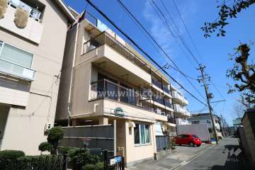 春岡マンションの外観（南西側から）