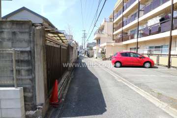 敷地南側の前面道路