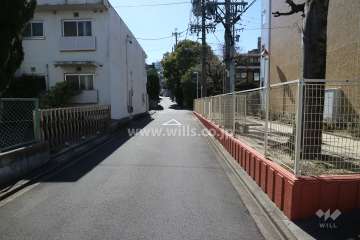 敷地東側の前面道路
