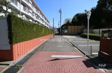 敷地南側の前面道路