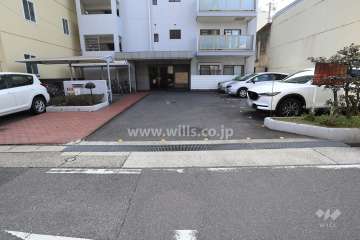 駐車場出入り口