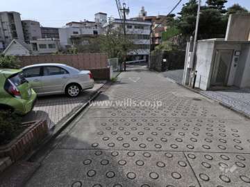 敷地北側の前面道路(東側から)