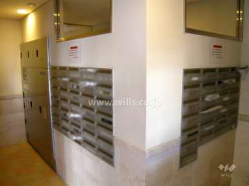 宅配ボックス付きの共用ポスト