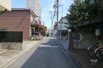 敷地北側の前面道路