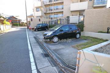 敷地内駐車場（屋外平面式）