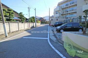 敷地北側の前面道路