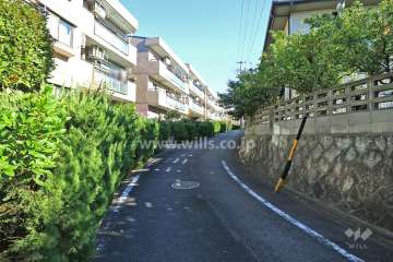敷地南側の前面道路