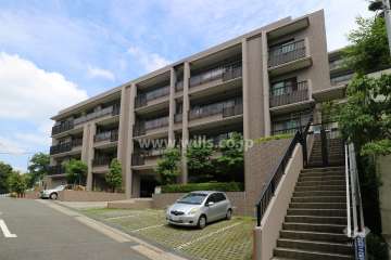 ロイヤルヴィーゼ東山元町B棟の外観（南東側から）