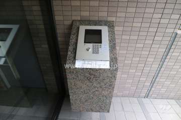 エントランスはオートロック付きです