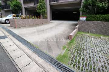 駐車場出入口
