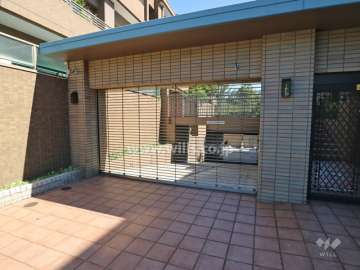 駐車場出入り口（リングシャッター付き）