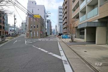 敷地南側の前面道路