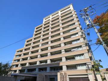 セントラルガーデンレジデンスⅡE棟の外観(南東側から)