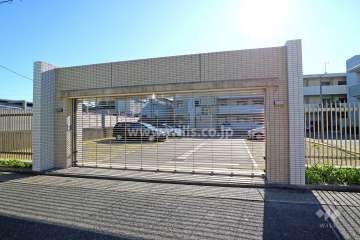 駐車場出入り口（リングシャッター付き）