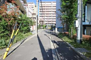 敷地東側の前面道路
