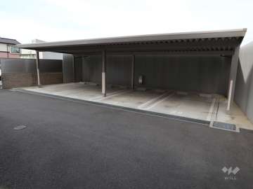 敷地内駐車場(屋外平面式・屋根付き)