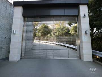 屋外駐車場出入口（リングシャッター付き）