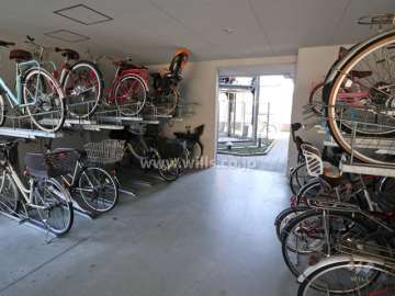 屋内に設けられた駐輪場