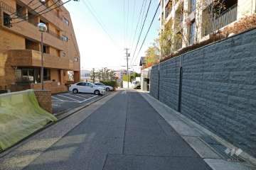 敷地南西側の前面道路