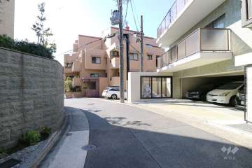 敷地北西側の前面道路