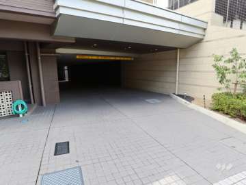 駐車場出入り口