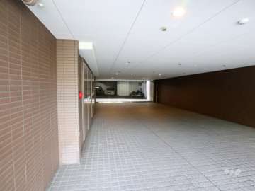 駐車場出入り口(リングシャッター付き)