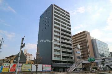 プレサンスジェネ千種内山２の外観（西側から）