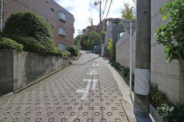 敷地南東側の前面道路