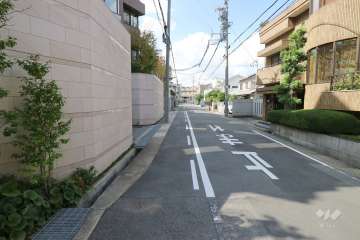 敷地北側の前面道路