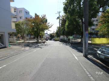 Ｃ棟東側道路(北側から)