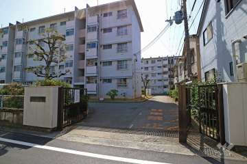 敷地の入り口