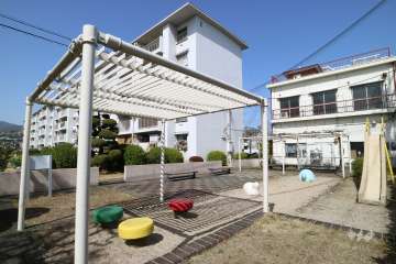 隣接する公園